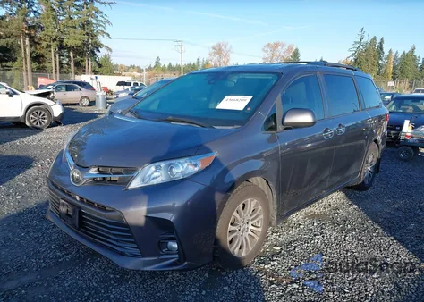 2018 Toyota Sienna Xle Premium 8 Passenger z USA, uszkodzony, nr VIN 5TDYZ3DC7JS955455